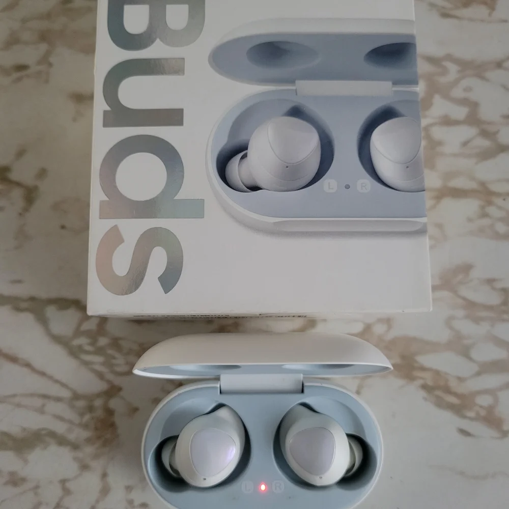 Galaxy Wireless Earbuds in White